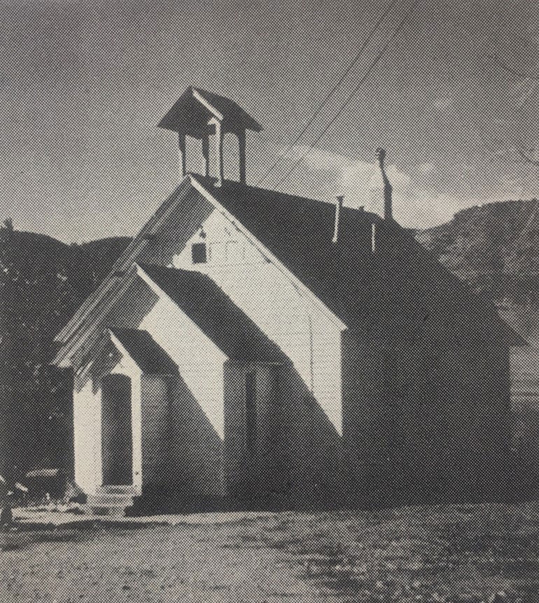 Deer Creek Schoolhouse 1975: Historic photo of the Deer Creek Schoolhouse on Hildebrand Ranch