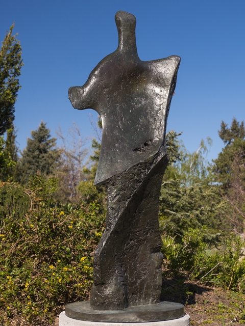 Henry Moore, Standing Figure: Knife Edge, 1961, bronze.