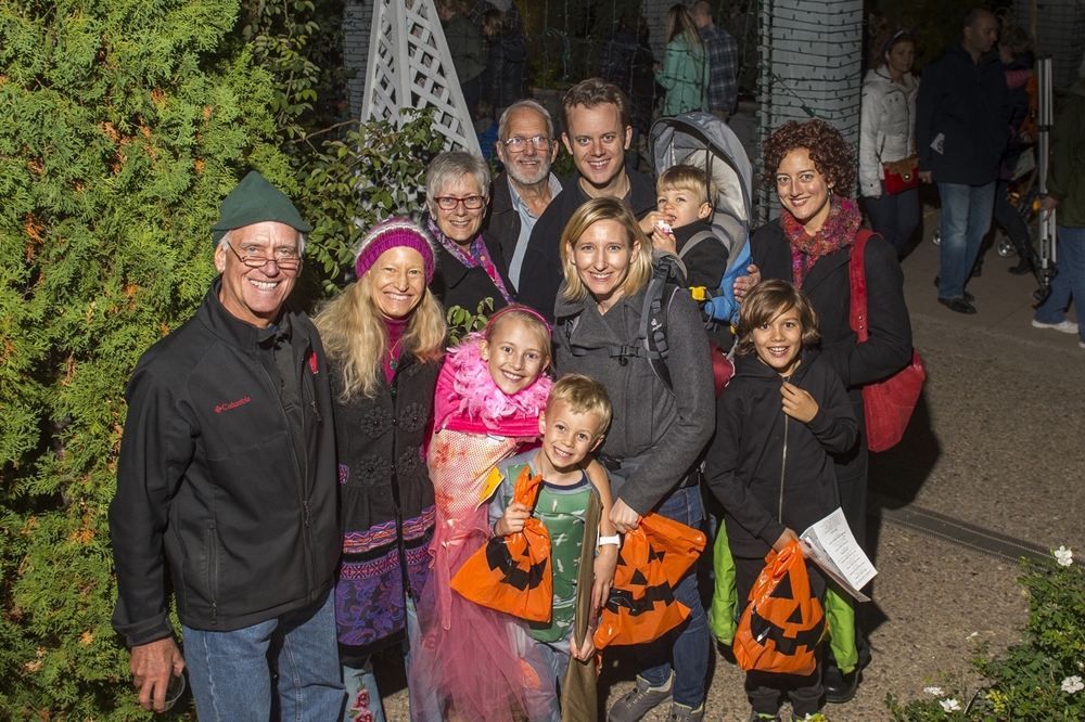 visitors at glow at the gardens