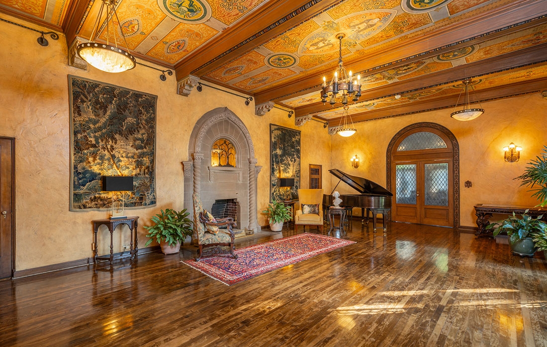 The Great Room in the Waring House mansion wraps your guests in warm wood, artisan glass and gleaming hardwood floors.