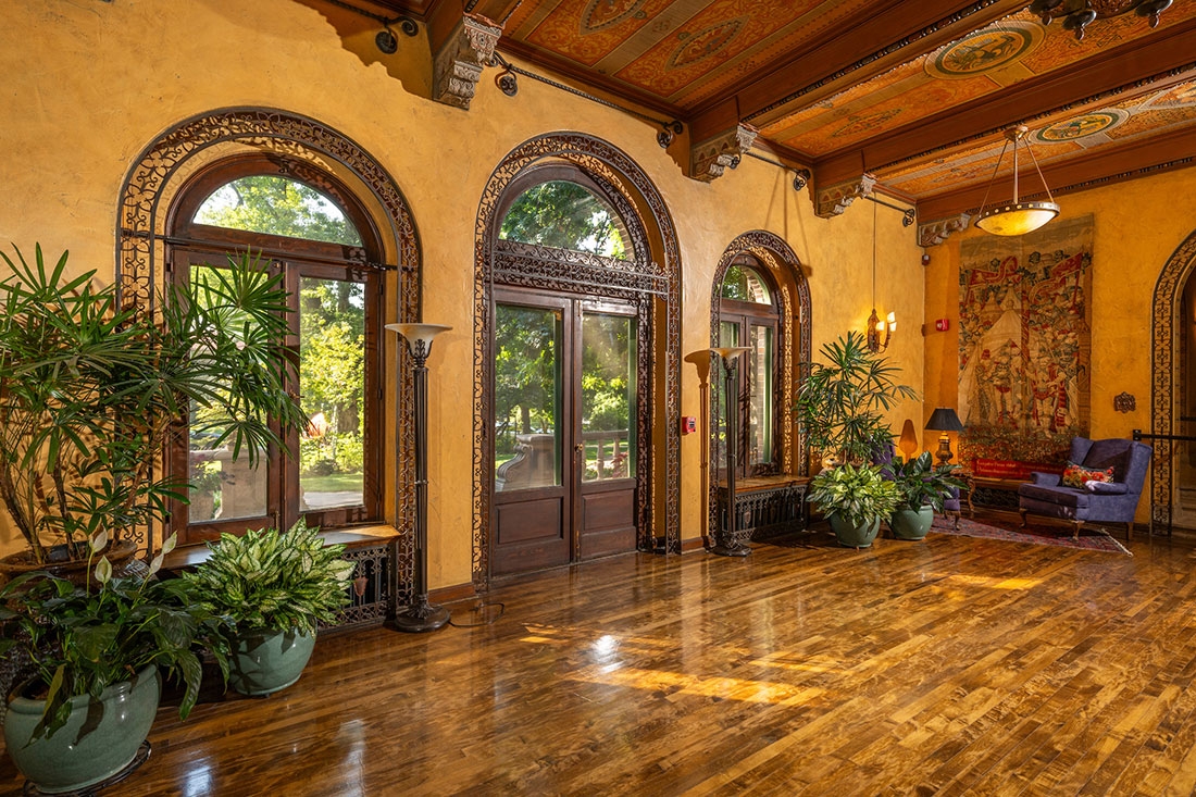 The Great Room in the Waring House mansion wraps your guests in warm wood, artisan glass and gleaming hardwood floors.