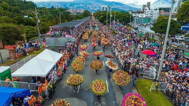 Exploring Feria de las Flores: Colombia's Incredible Flower Festival -  Rosetta Stone